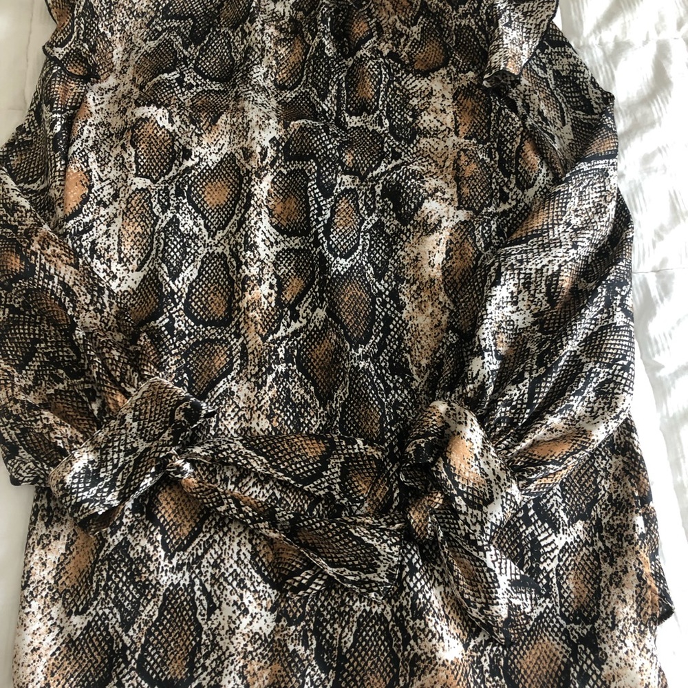 🤎💛Brand New Zara Blouse in Snakeskin Patterns🤎 - Picture 12 of 16